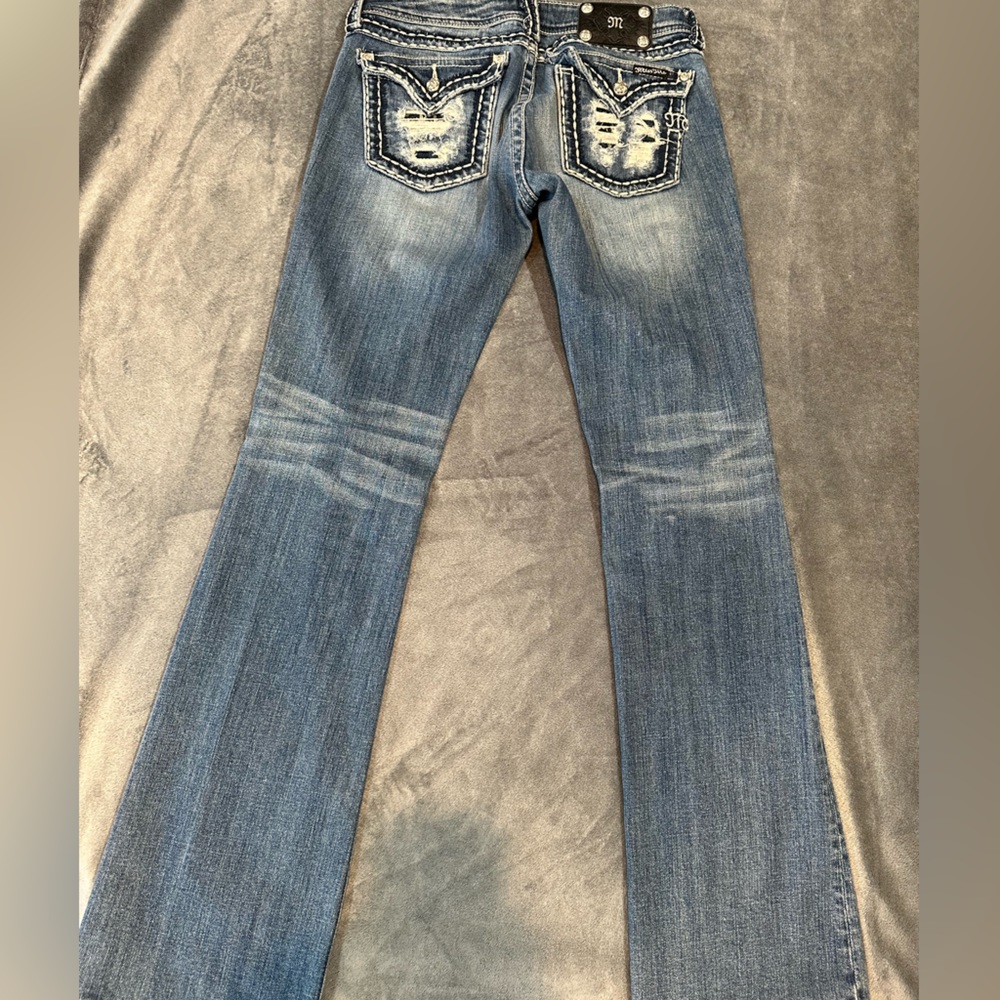 Women’s Miss Me straight leg jeans. Size 28